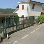 Chiavari, sulla collina di Leivi, in posizione soleggiata e con vista panoramica, proponiamo una villa con una superficie catastale di 237 mq,